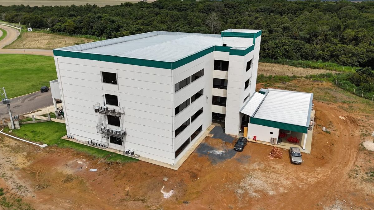 Vista aérea de obra institucional executada pela Masocon em Primavera do Leste